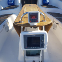 Table de cockpit avec instruments de navigation